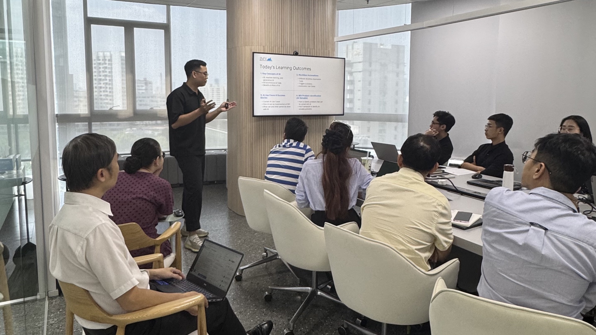 Empowering FMCG leadership with AI knowledge and automation strategy